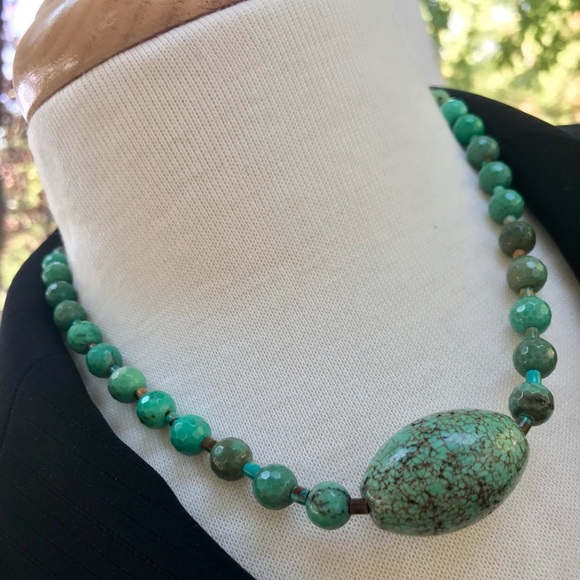 Green Turquoise ~ Beaded Necklace - Picture 4 of 8